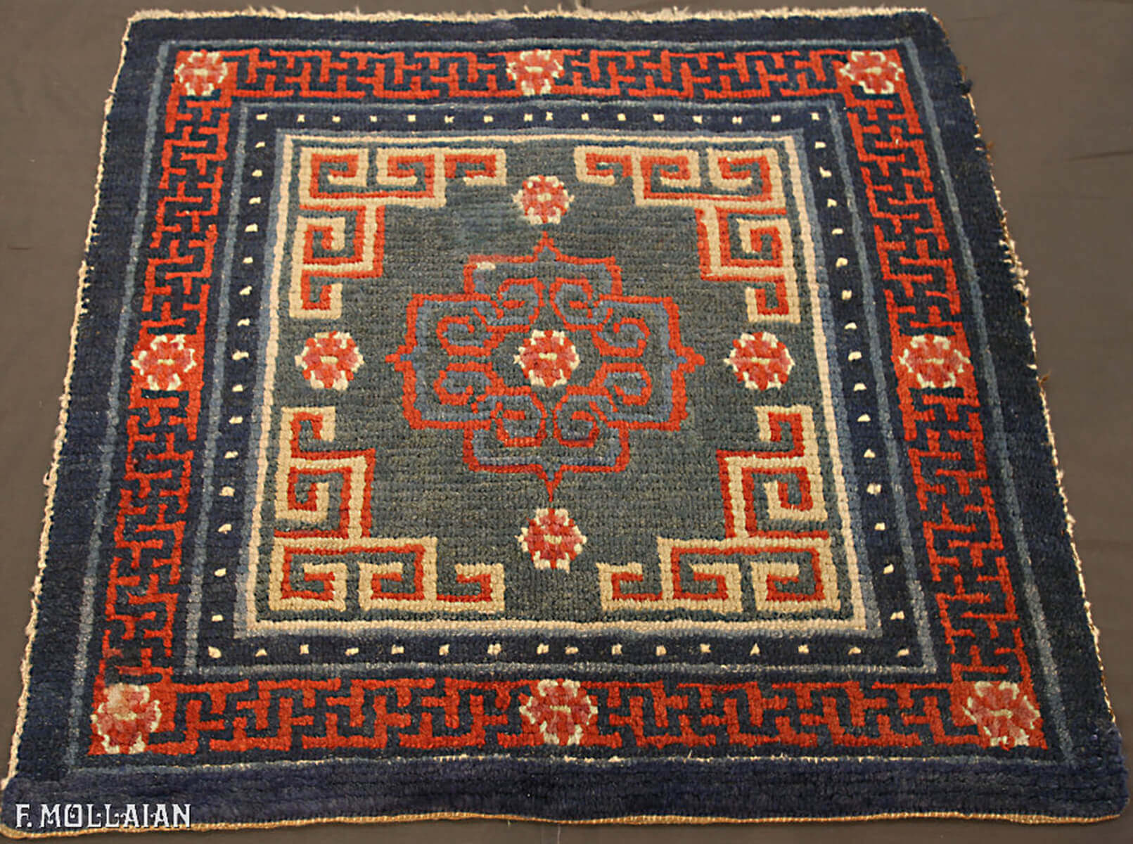 Antique Tibetan Rug n°:80902709